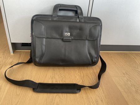Laptoptasche HP schwarz mit Schultergurt gebrauchter Zustand