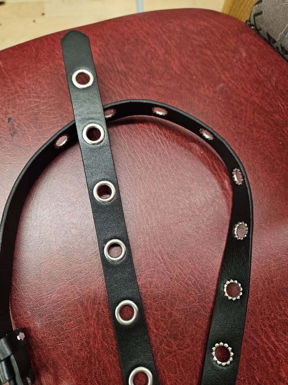 Cinture: schwarze Gürtel, Ösengürtel Punk Style – Nuovo e nell'imballaggio originale da Seewen SZ venduto da Ingenbohl 2