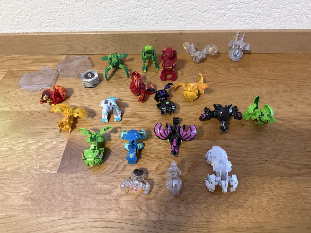 Spielzeuge: Bakugan figures assorted lot used condition – Gebraucht aus Pfäffikon SZ von Urs2198