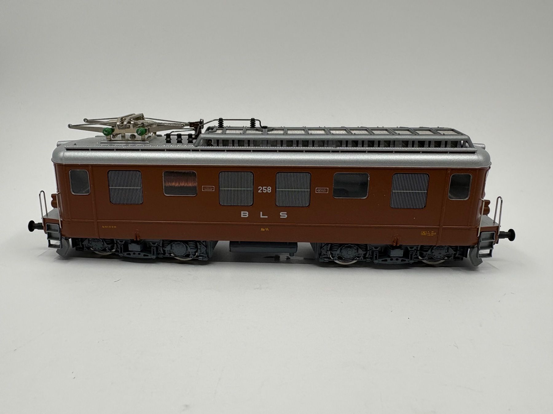 Hag Modellini di ferrovie: Hag BLS Ae 4/4 258 H0 – Usato da Forch venduto da Hanimann-Robinson