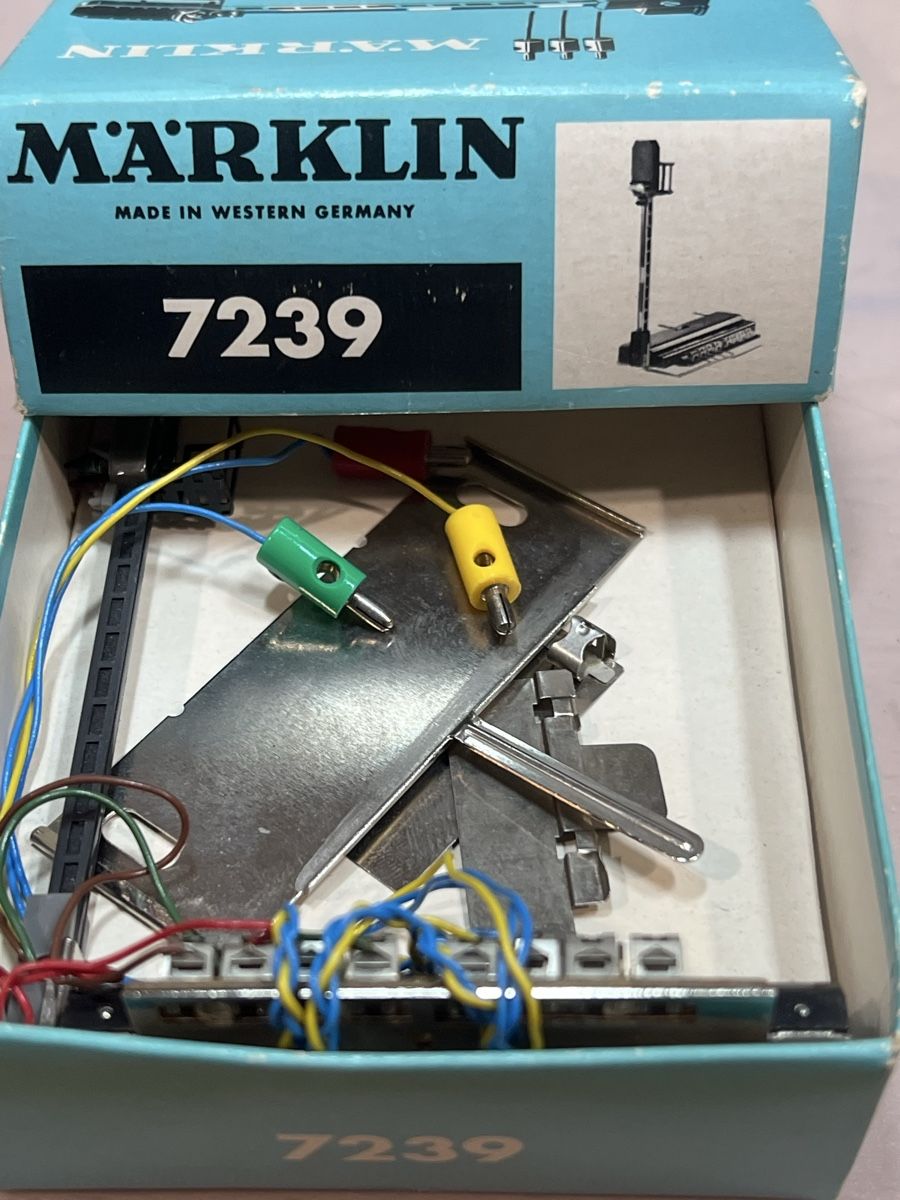 Märklin Modellini di ferrovie: Märklin K Weichen und Signale – Usato da Dübendorf venduto da Troggy 7