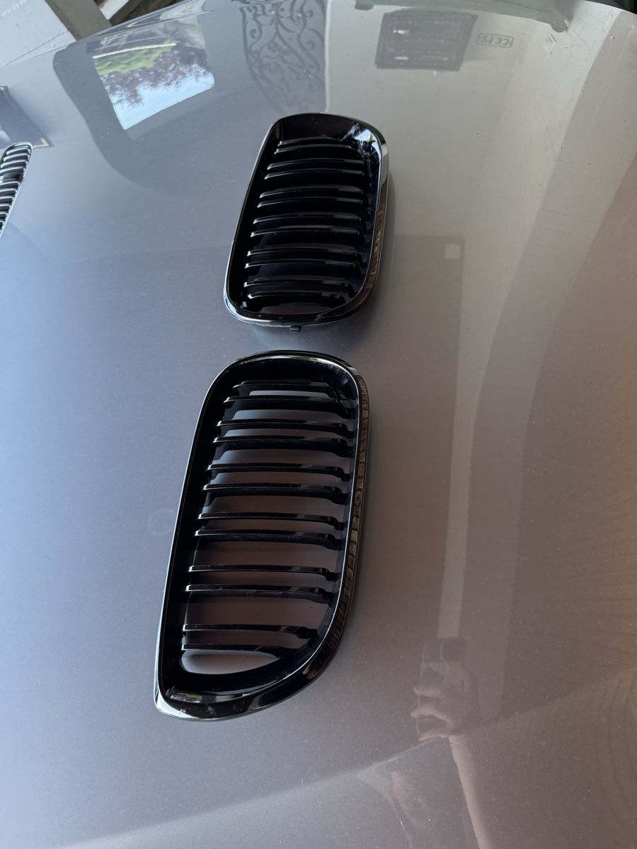 BMW Tutti pezzi di ricambio auto: BMW e46 Niere Schwarz Glanz – Usato da Wangs venduto da Surfer001 1