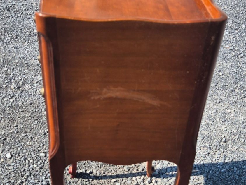 Nachttische: Table de nuit ancienne – Gebraucht aus Fully von tameab 1
