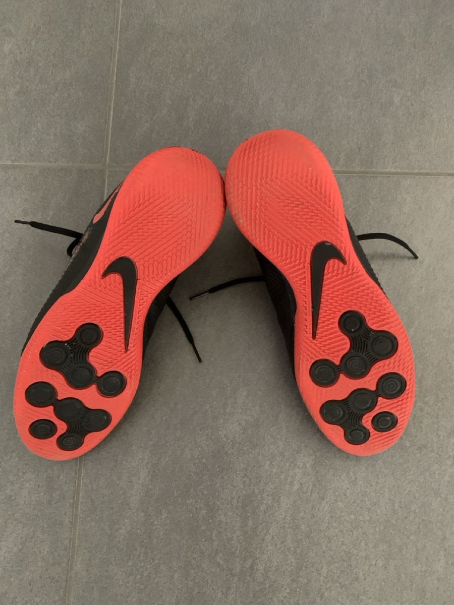 Nike Chaussures hommes: Nike baskets – D'occasion à Collombey par amina36 1