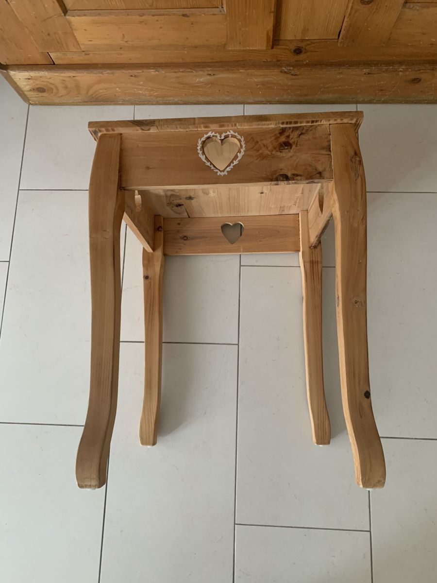Tische: Holztischli mit Herz-Ausschnitt Shabby Chic – Gebraucht aus Ellikon an der Thur von Bali1999 9