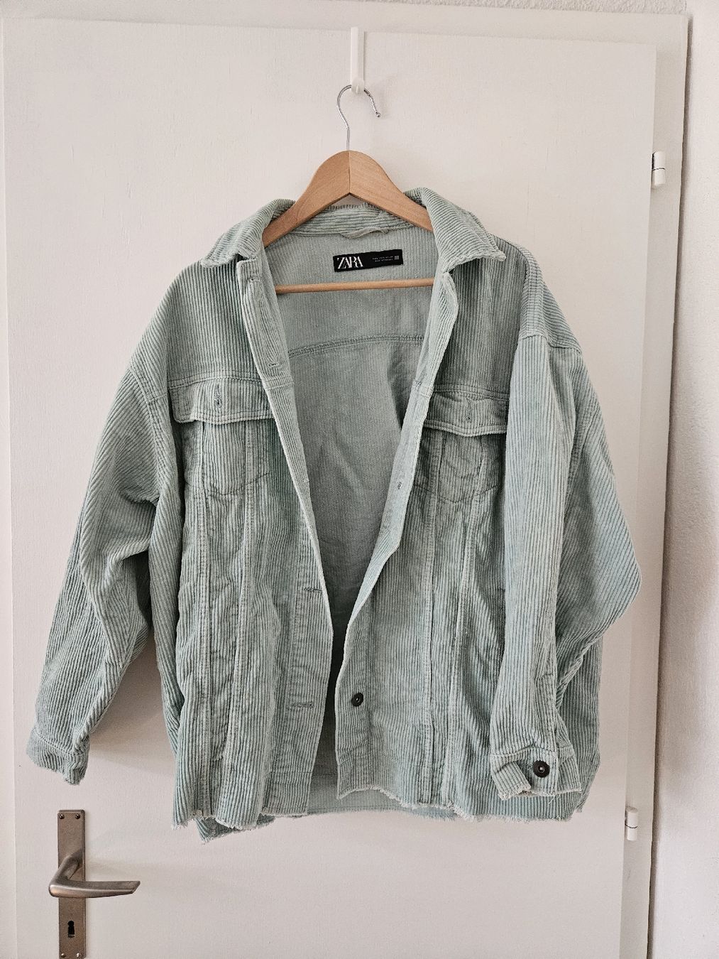 Zara Giacche: Cordjacke Zara Oversize Hellgrün Gr. L – Usato da Bern venduto da mir_bs7y 1