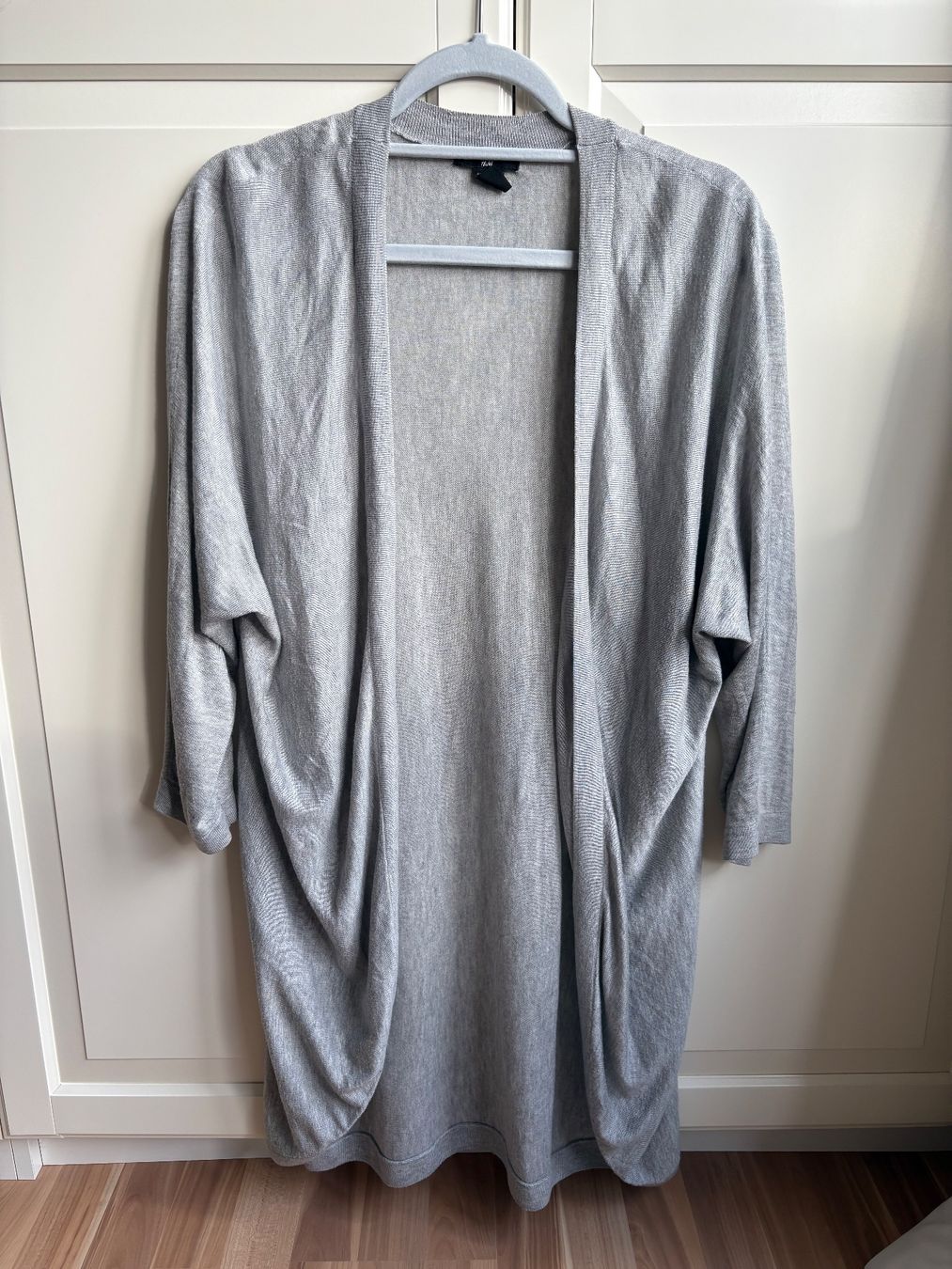H&M Kleiderpakete: Cardigan und Strickgilet, grau – Gebraucht aus Oetwil an der limmat von Sual 2