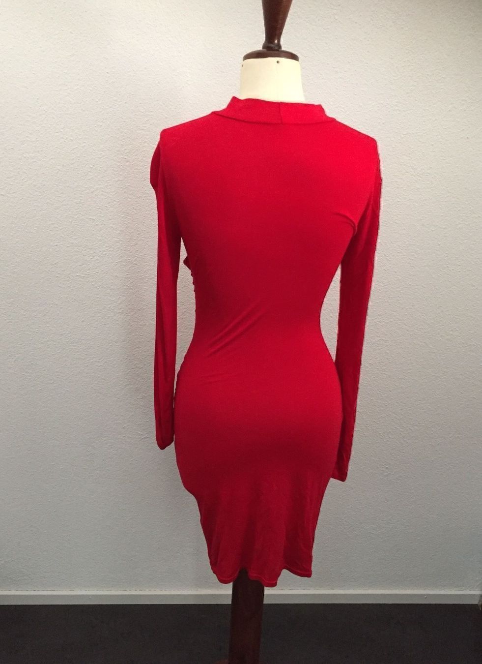 Robes: Schönes Rotes Kleid – Neuf avec emballage d'origine à Zürich par Maria_Felicina 1