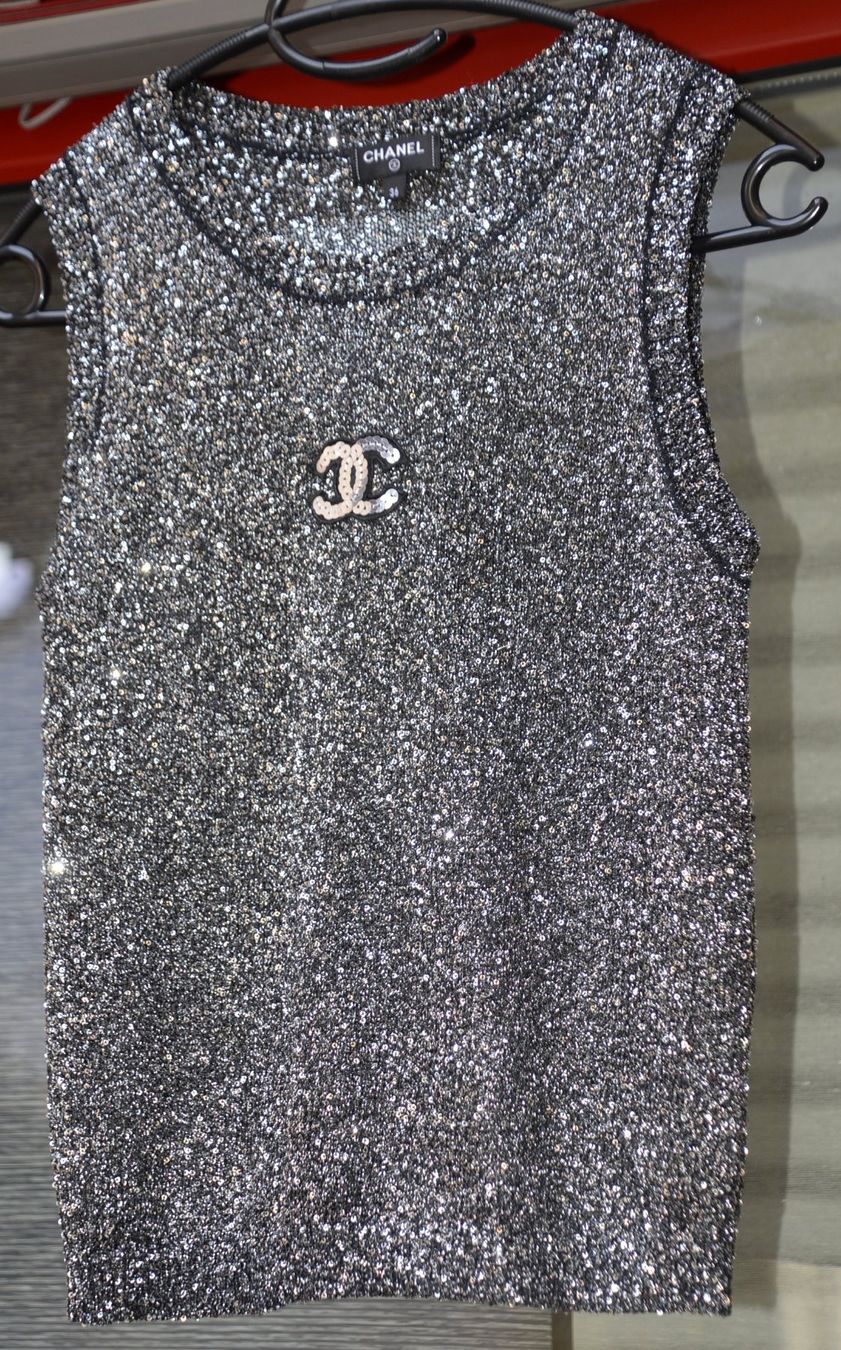 Chanel Camicette: Paillettenbluse CHANEL top à sequins .36 – Usato da Collonges venduto da Auganien 1