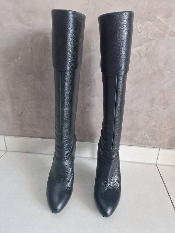 Scarpe da donna: Bottes en cuir – Usato da St-Livres venduto da cmtalves 1