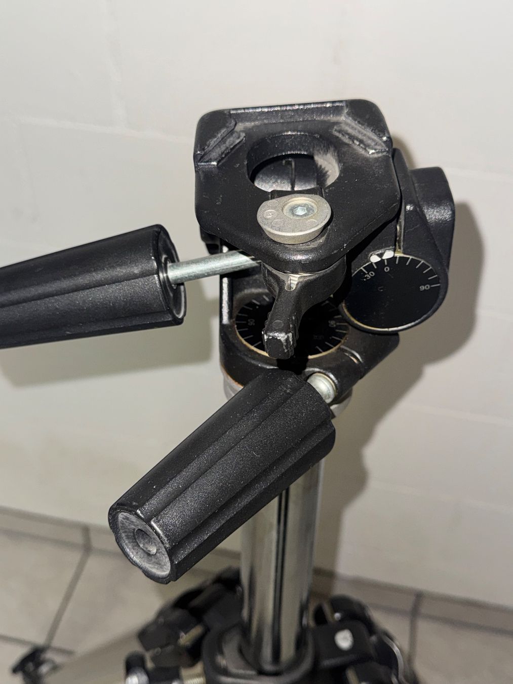 Manfrotto Treppiedi & Teste: Professionelle Manfrotto Stativ 161 und Kopf 160 – Usato da Kaiseraugst venduto da Drasa 6