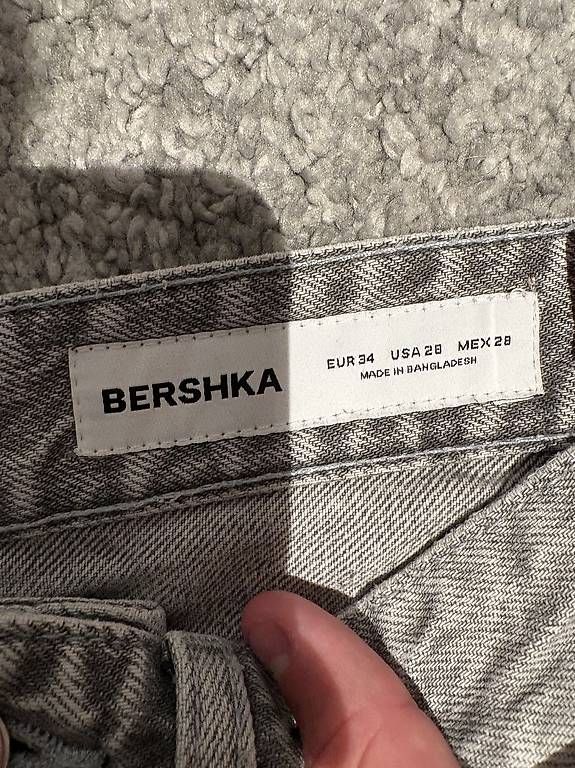 Jeans: Graue Lose Fit Jeans von Bershka – Gebraucht aus Bolligen von fel_cp8q 1