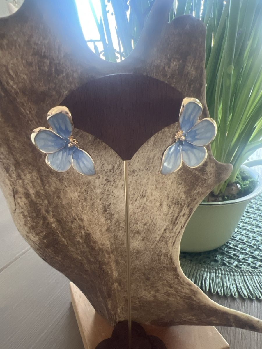 Ohrringe & -stecker: Blume Ohrstecker, hellblau-goldig – Neu (gemäss Beschreibung) aus Seon von Sunny-Schmuck78