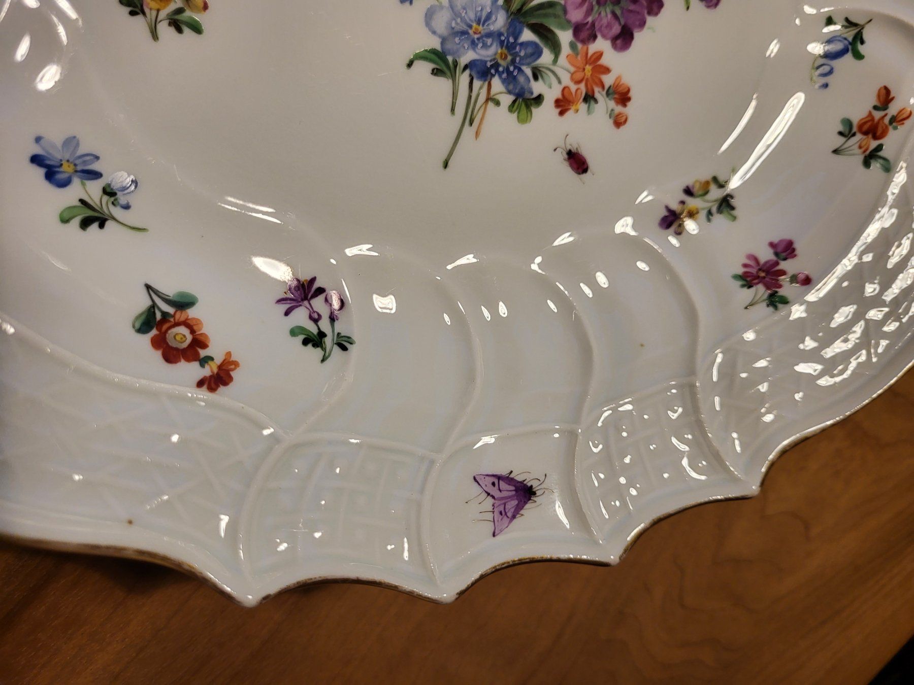 Servierplatten: Grosse Meissen Platte, Brandenstein Relief – Gebraucht aus St. Gallen von nikolausraphael 4