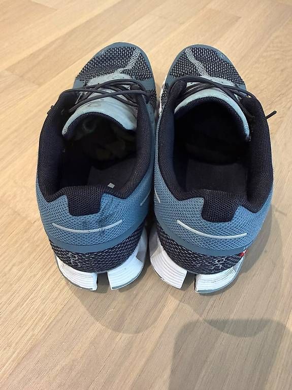 Chaussures femmes: On Schuhe Cloud Grösse 40 – D'occasion à Uster par nat_w6qv 2