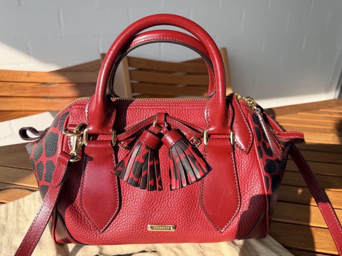Burberry Borse da donna: Burberry Handtasche Leder in Rot – Nuovo (secondo la descrizione) da Brütten venduto da Rod816
