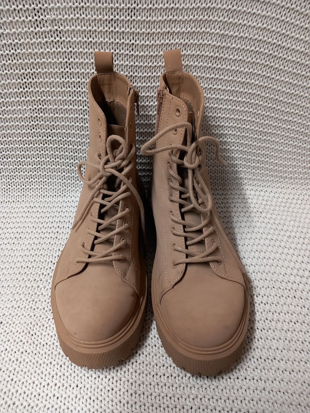Bershka Damenschuhe: Bershka Schnürboots Gr. 40 beige – Gebraucht aus Gwatt (Thun) von umwelt-brocki 1