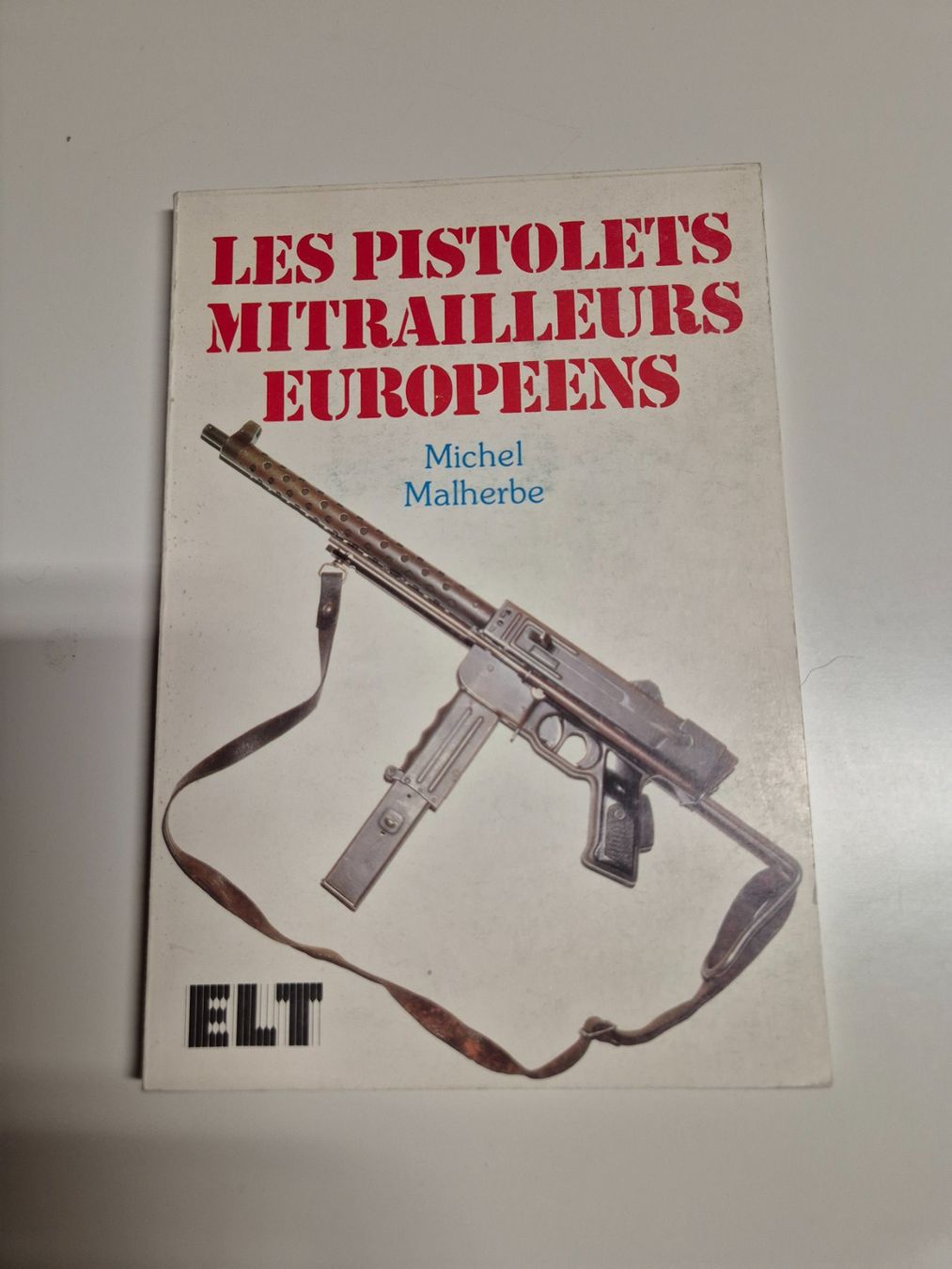 Libri: Les Pistolets mitrailleurs – Usato da Moutier venduto da cat365
