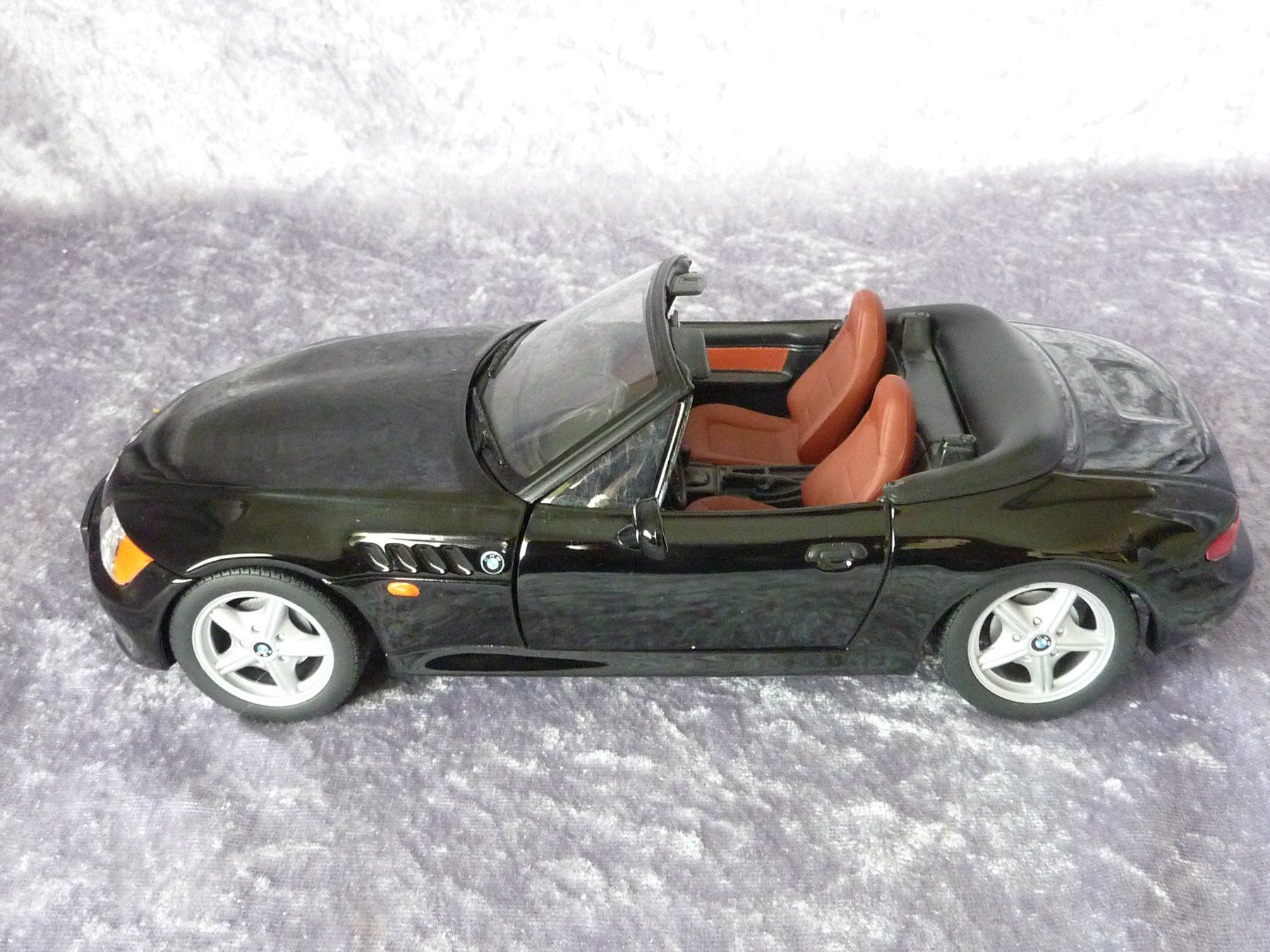 UT Models Modellini d'auto: BMW Z3 Roadster 1:18 – Nuovo (secondo la descrizione) da Dürrenäsch venduto da modellautos4you 2