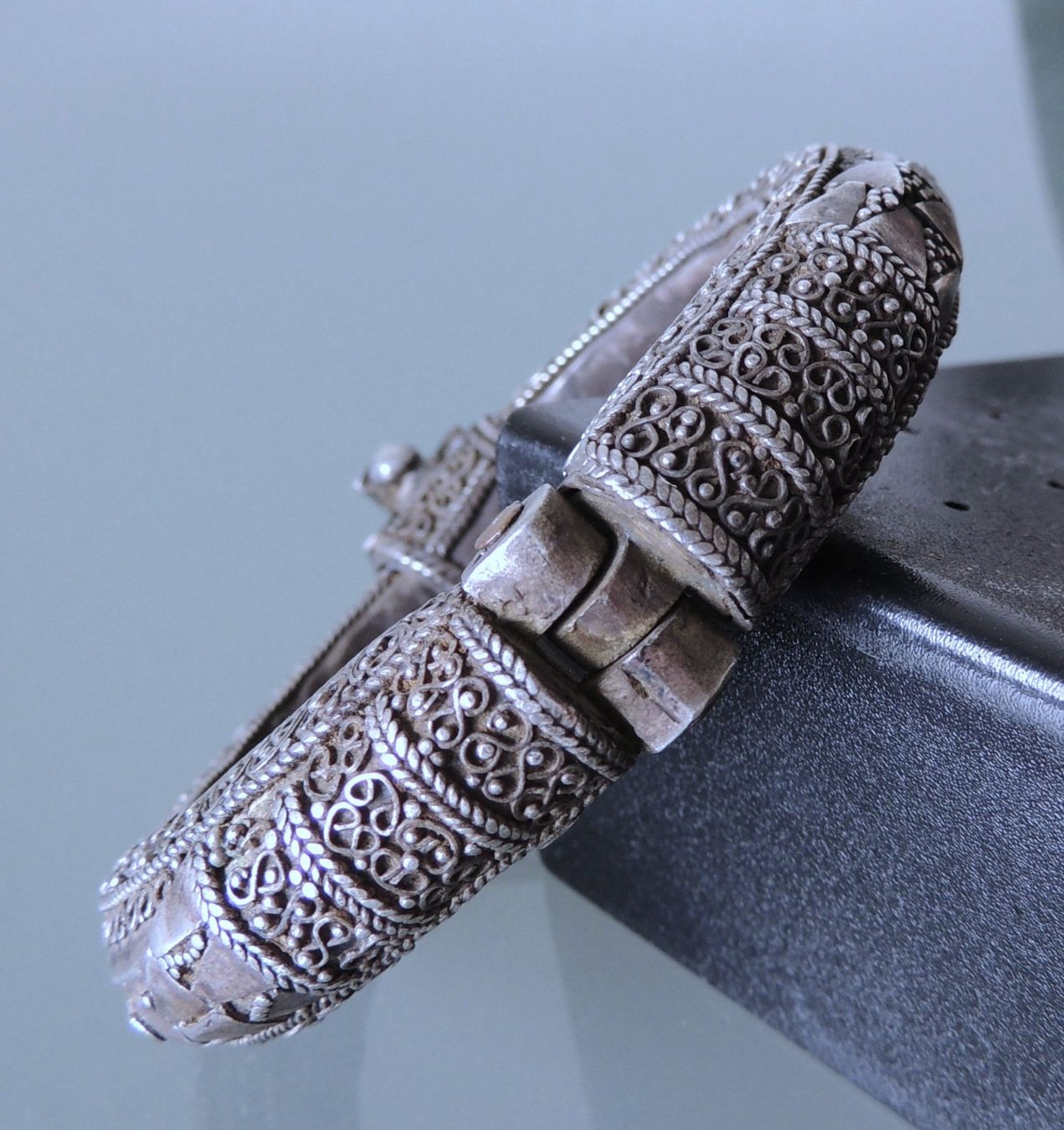 Bracciali & Braccialetti: Traditioneller Silber 800 Armreif Nepal – Usato da Waldenburg venduto da schaller707 7