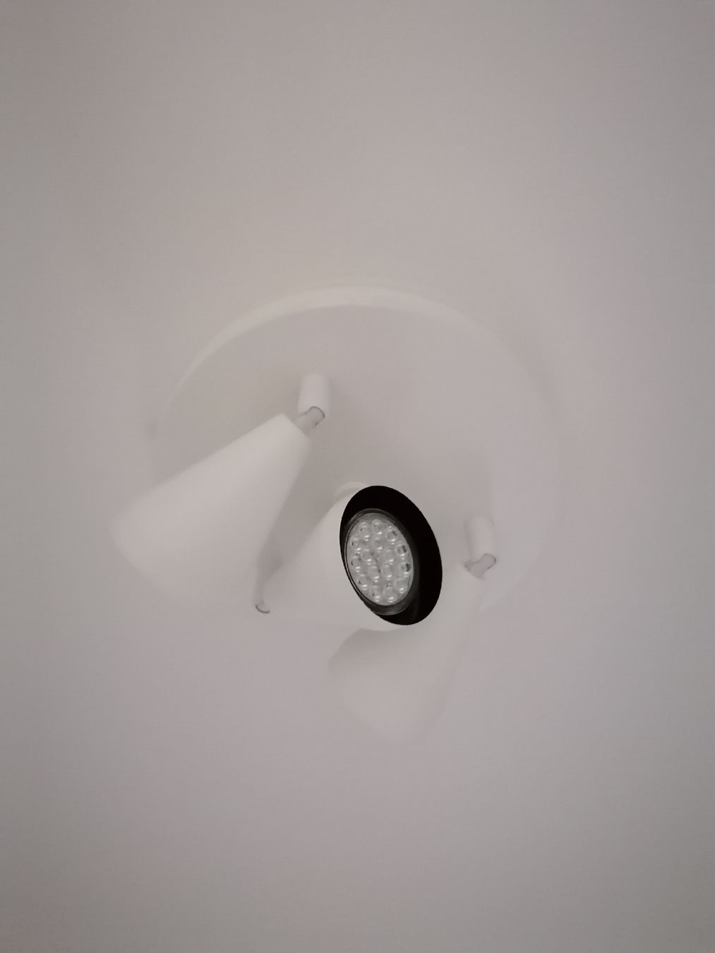 Ikea Kronleuchter & Deckenlampen: Ikea White Ceiling Lights with 3 Bulbs. Like new. – Gebraucht aus Zürich von thesuccessnow 3