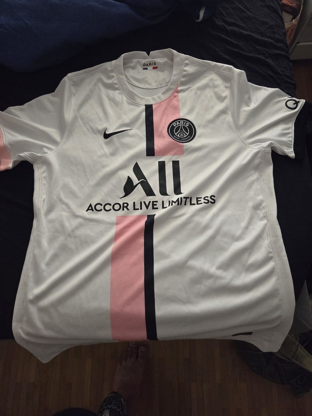 Nike Leibchen & Hosen: Originales PSG Auswärtstrikot – Neu (gemäss Beschreibung) aus Zürich von Dakota37