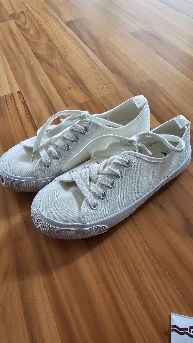 Schuhe für Mädchen: Turnschuh Mädchen Gr. 35 – Gebraucht aus Gossau SG von lexa7219 1