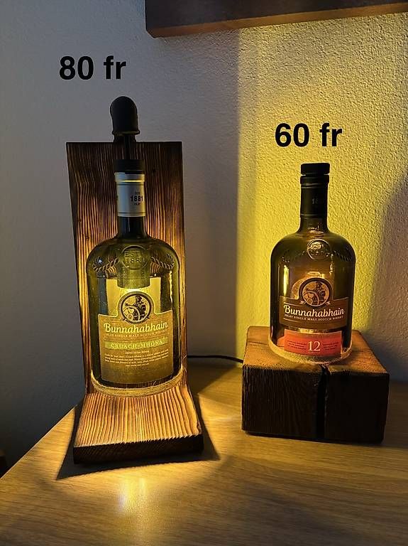 Lampes: Lampada con bottiglie whisky  – D'occasion à S. Antonino par raffosuisse