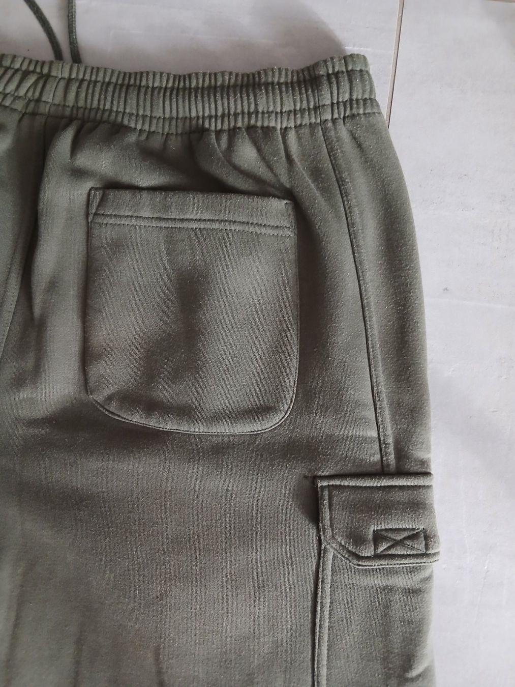 Pantaloni: Shorts cargo kaki taille XL comme.neuf – Usato da Satigny venduto da Asaksa 2