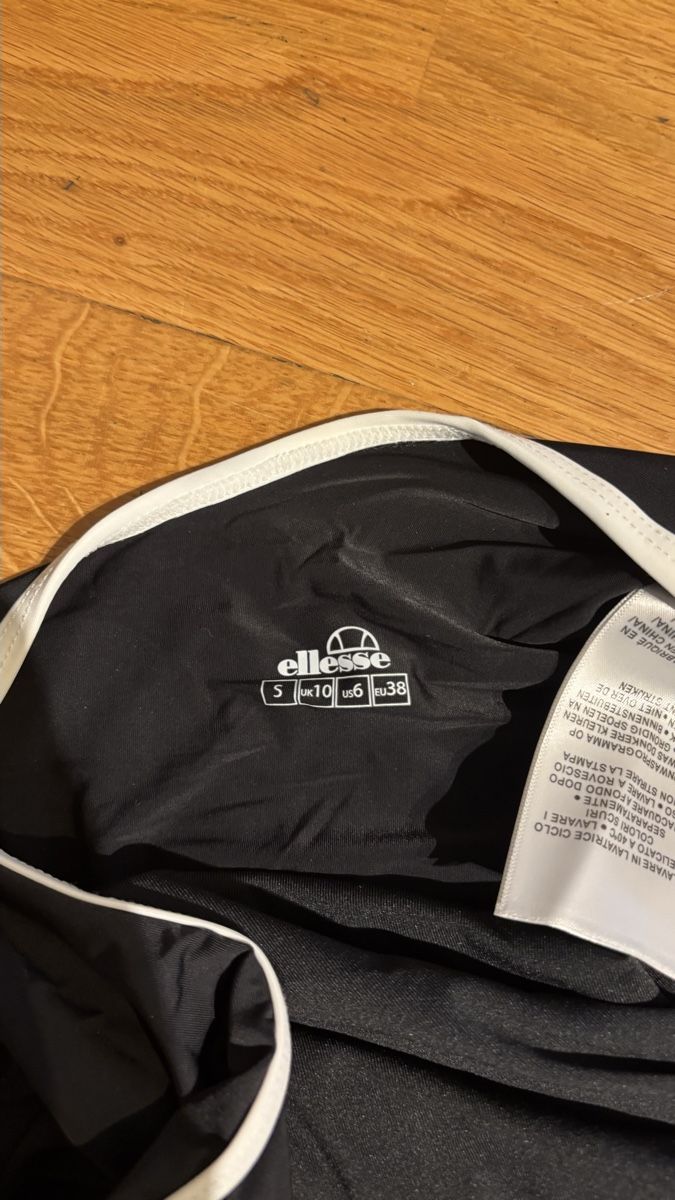 Ellesse Costumi da bagno & Bikini: Ellesse Badeanzug Gr. S – Usato da Wetzikon ZH venduto da pinkilady44 1