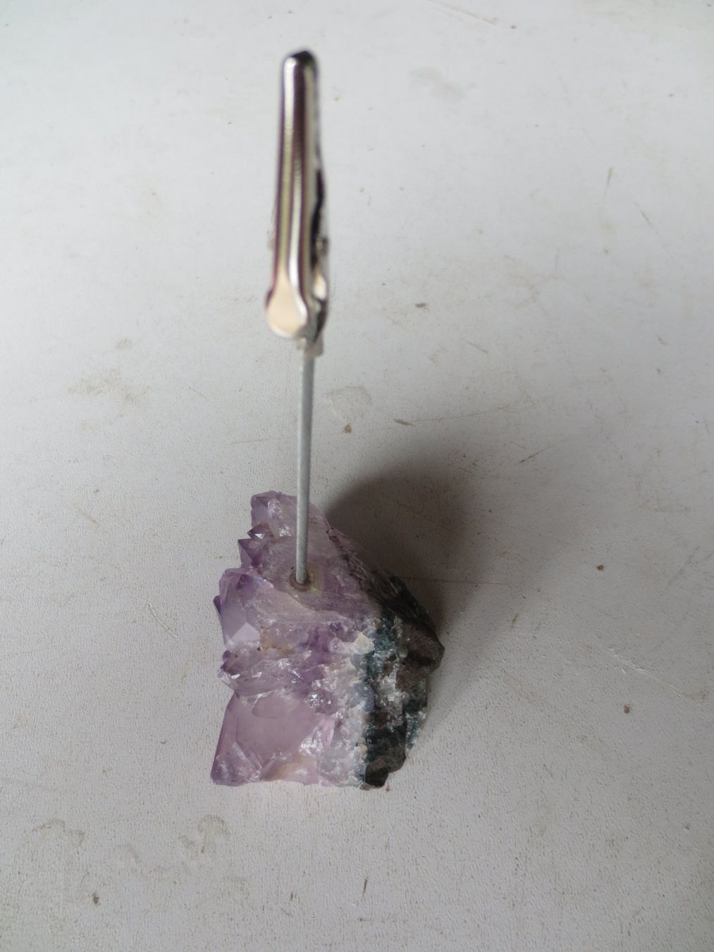 Mineralien & Heilsteine: Postkartenhalter auf Amethyst – Gebraucht aus Weier im Emmental von waefler03