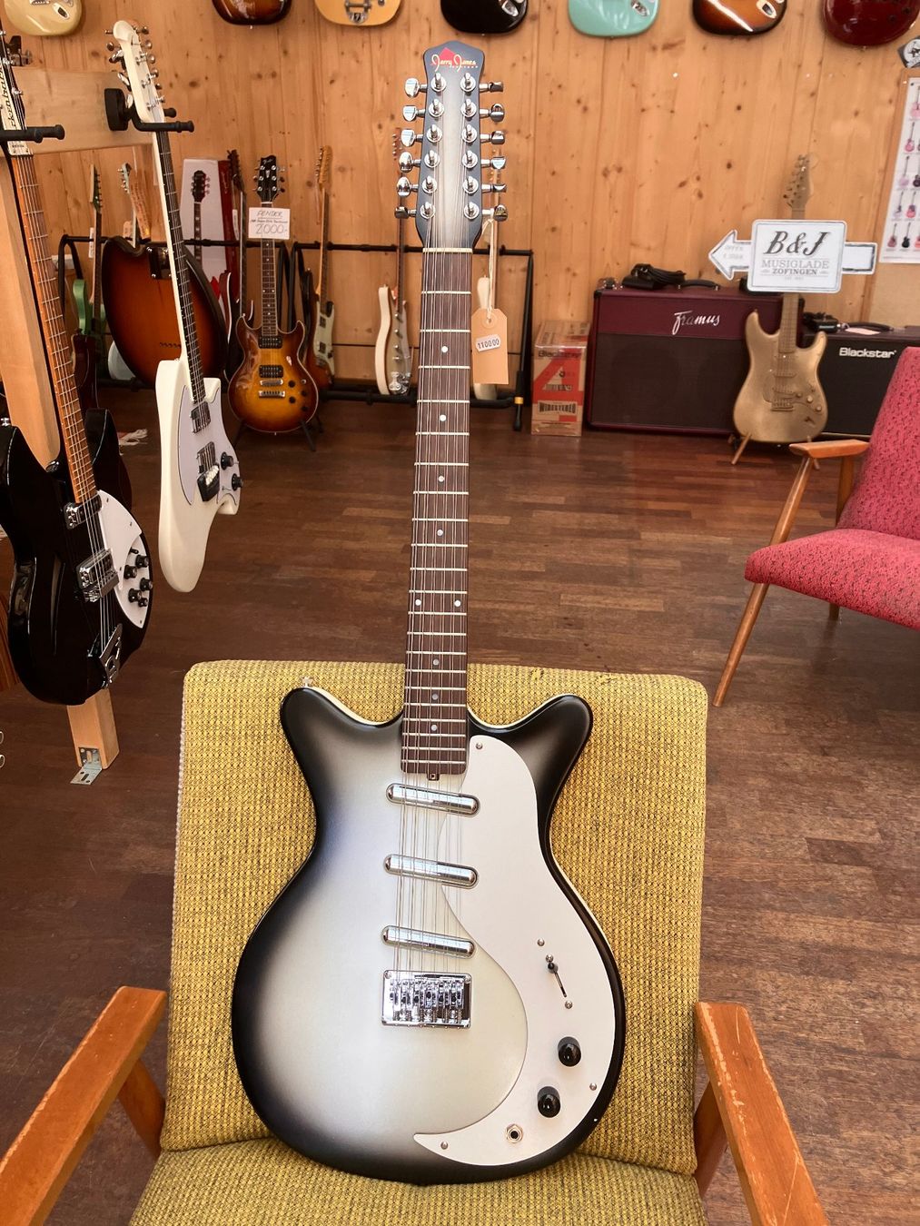 Jones Musikinstrumente: Jerry Jones 12-string Guitar – Neu (gemäss Beschreibung) aus Zofingen von bjmusic
