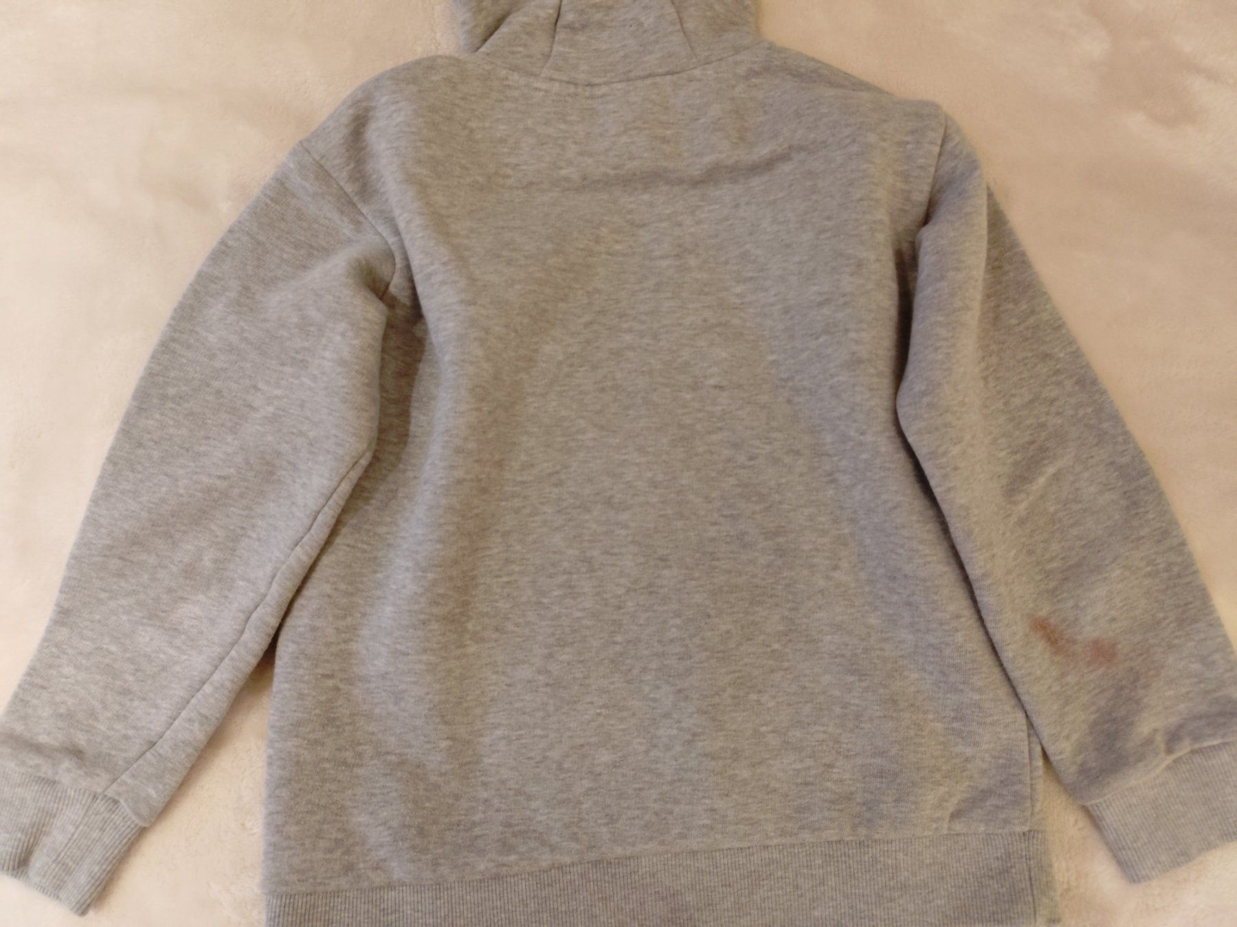Lacoste Maglioni & Felpe: Lacoste Kapuzenpullover gebraucht mit Flecken Gr.: 140 – Usato da Bottmingen venduto da Pidi0 2