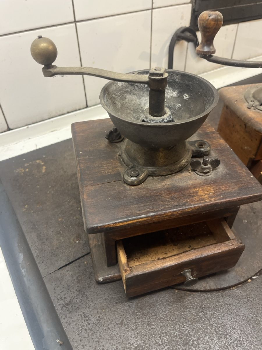 Machines à café & Machines à expresso: Alte Kaffeemühlen – D'occasion à Rüeterswil par bambus67