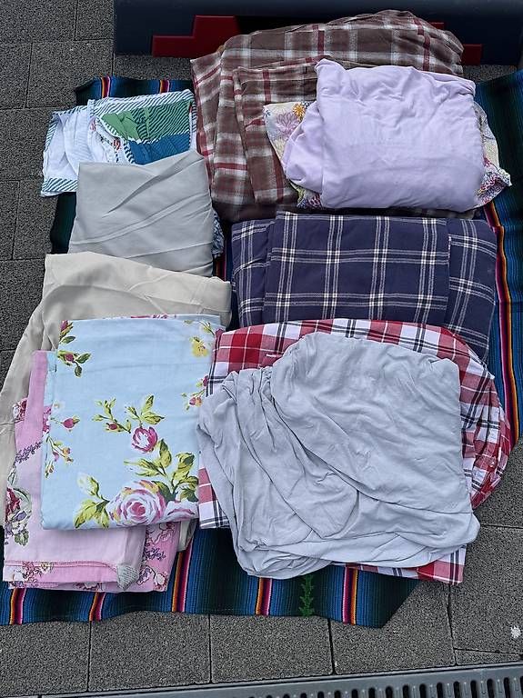 Biancheria da letto: Diverse Bettwäsche  – Usato da Therwil venduto da niggidaetsch