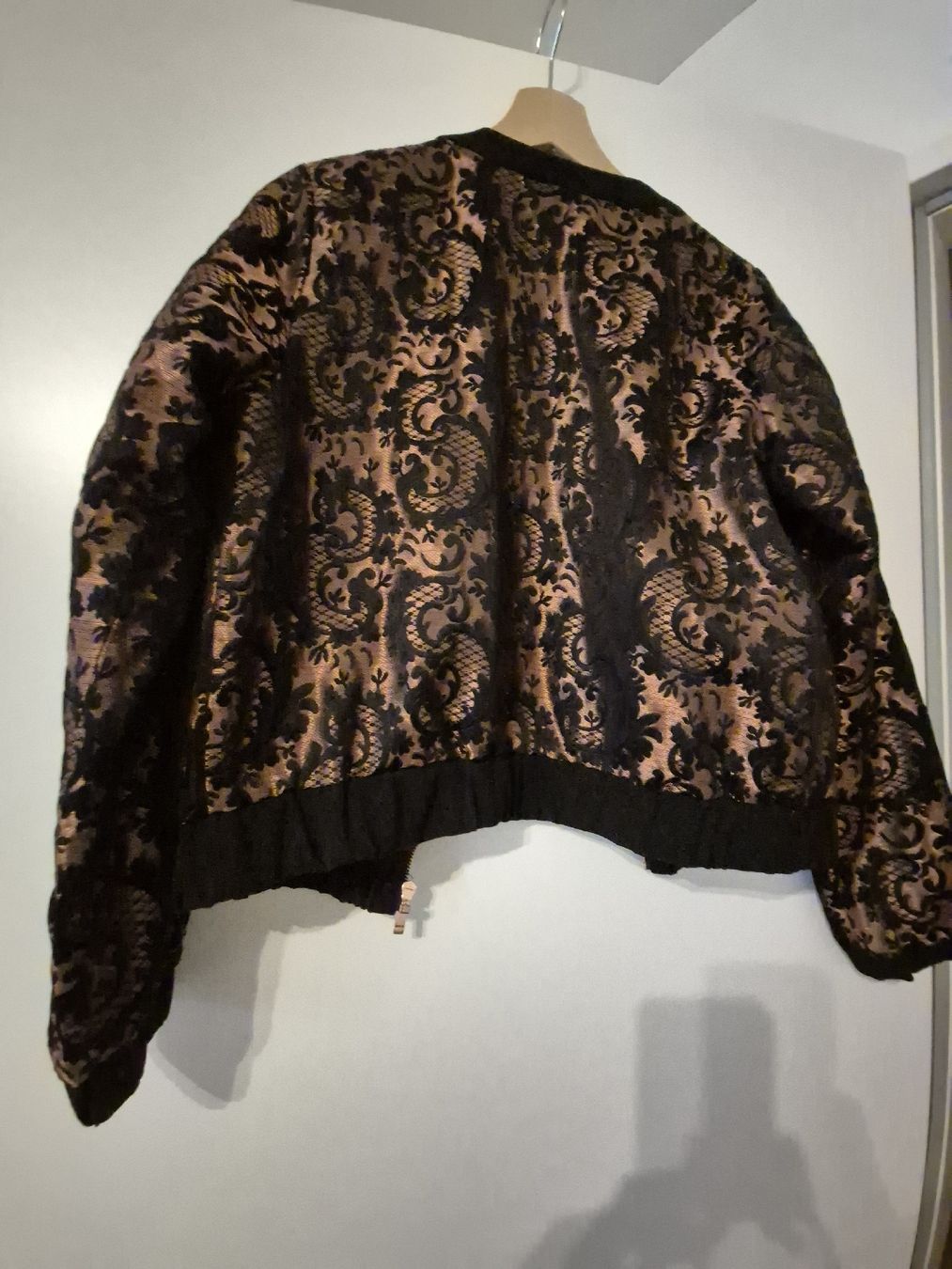 Giacche: Lace Bomber Jacket - Elegant & Stylish Autumn Essential – Usato da Basel venduto da and_zvv7 1