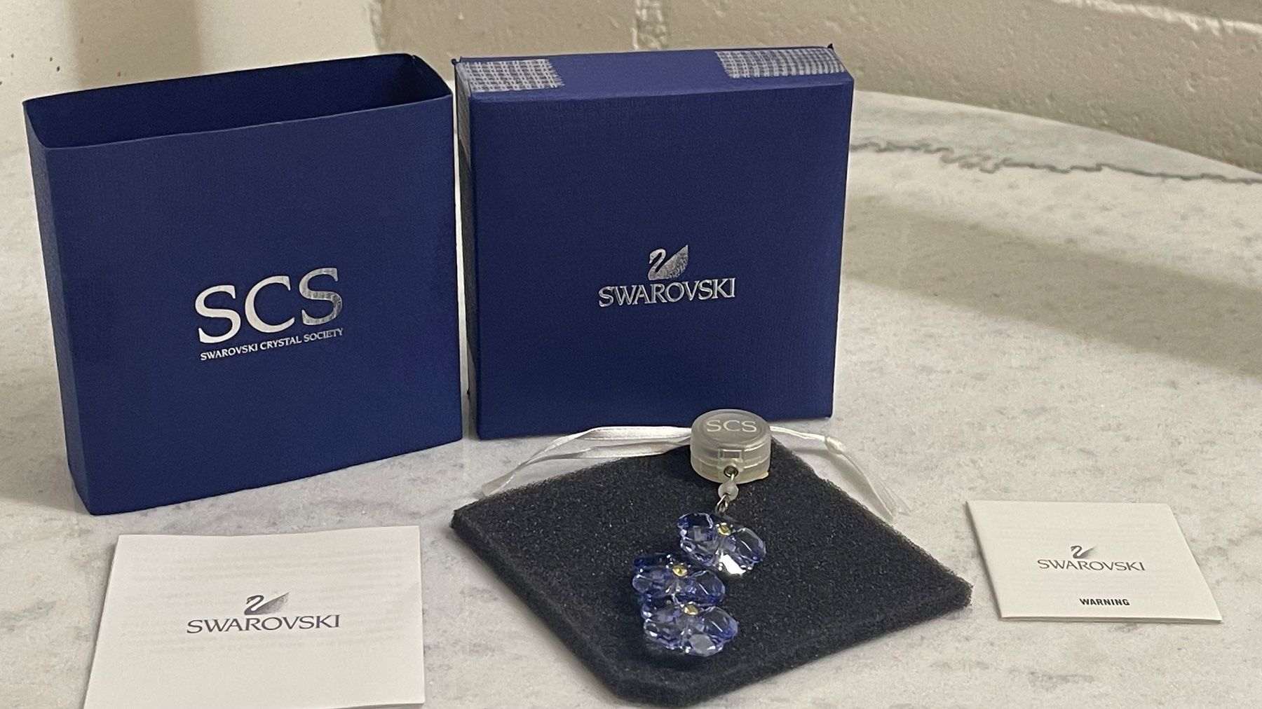Swarovski Statuette: Swarovski SCS Blume zum Kleben oder mit Schnur – Nuovo (secondo la descrizione) da zeihen venduto da Racer-71