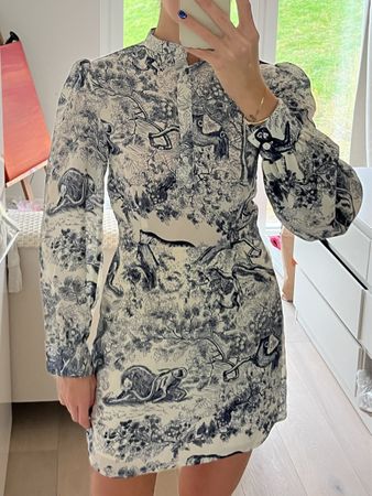Ungetragenes kleid mit schönem Muster Gr. S