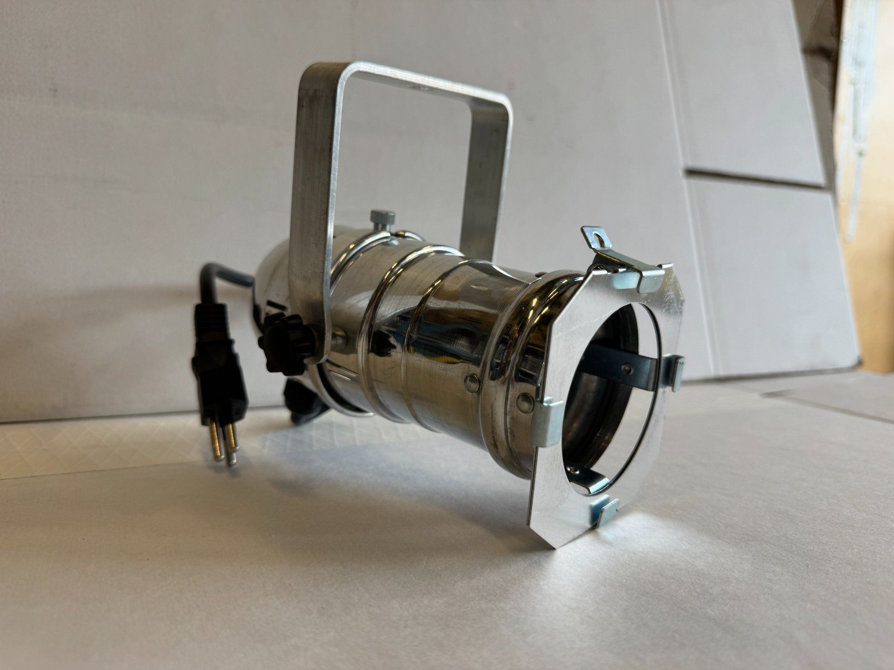 Lampade: 2 er Set Varytec Par 20 Spot Scheinwerfer poliert silber – Nuovo e nell'imballaggio originale da Däniken SO venduto da Profog1