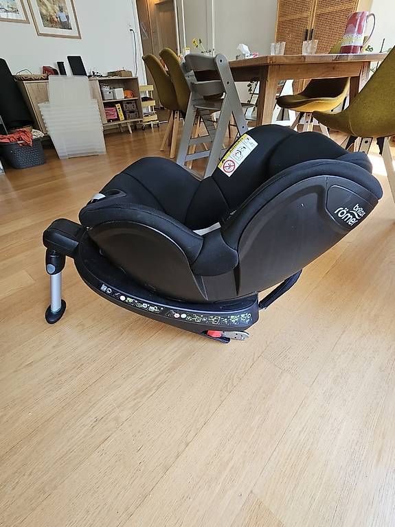 Seggiolini per auto: Britax Römer Dualfix 2R mit Schutzmatte – Usato da Zürich venduto da vintonsen 1