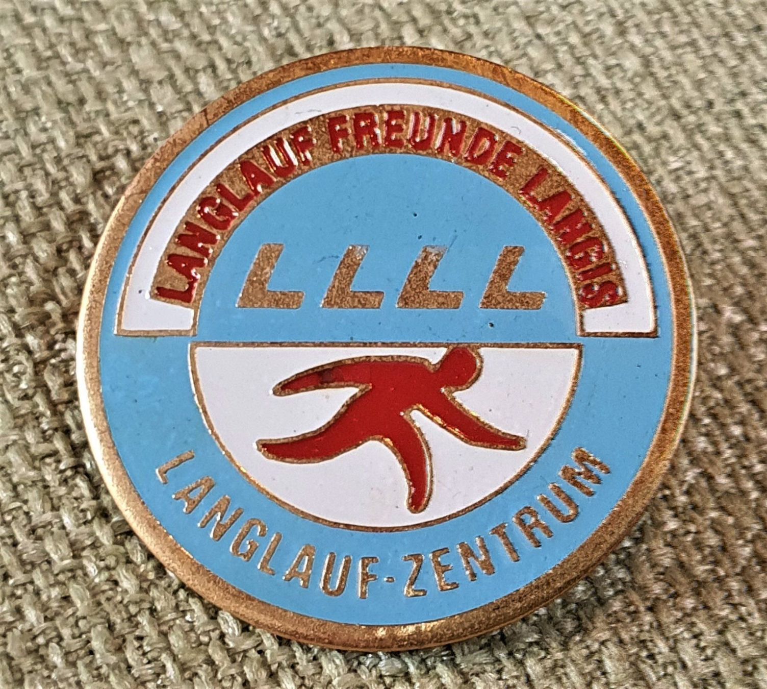 Placchette & Badge: D894  Pin Langlauf Freunde Langis Zentr. – Usato da Reinach BL venduto da Boston-Verkauf