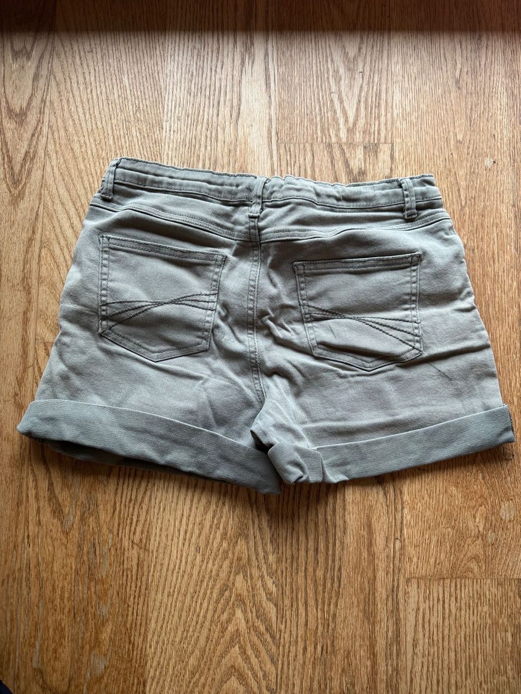 Hosen: Shorts mit Einhornsticker – Gebraucht aus Riedholz von emm_22qn 1