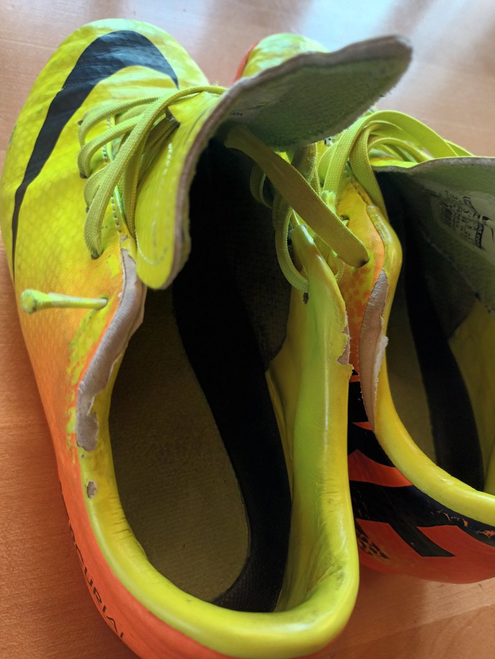 Nike Schuhe für Jungen: Kinderhallenschuhe, 35,5 EUR – Gebraucht aus Eschenbach LU von mst_chs7 4