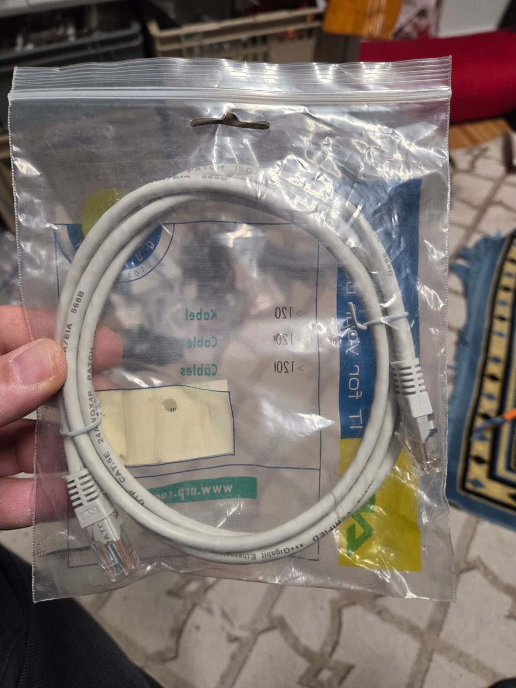 Cavi: Netzwerkkabel Patchkabel Cat5e kat5e Rj45 UKV 1.5m – Nuovo e nell'imballaggio originale da Zürich venduto da Alibaba1234 1