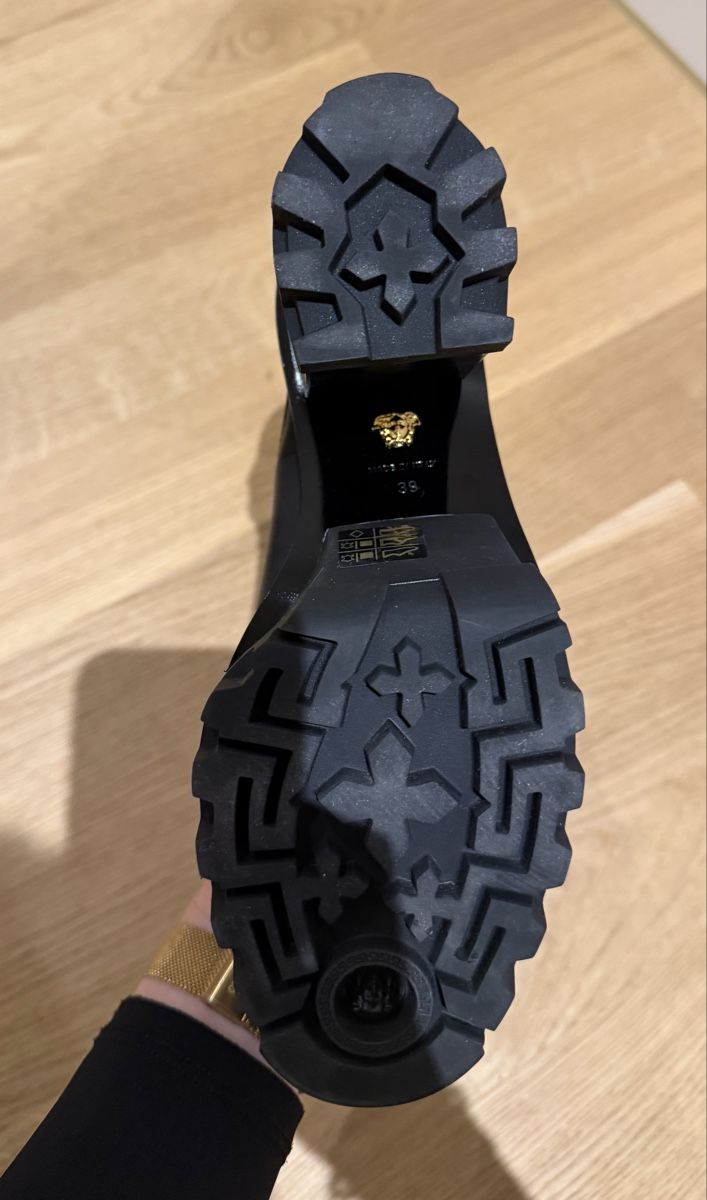 Versace Damenschuhe: Stiefel Versace Gr. 39 – Neu (gemäss Beschreibung) aus Gümligen von eli13 3