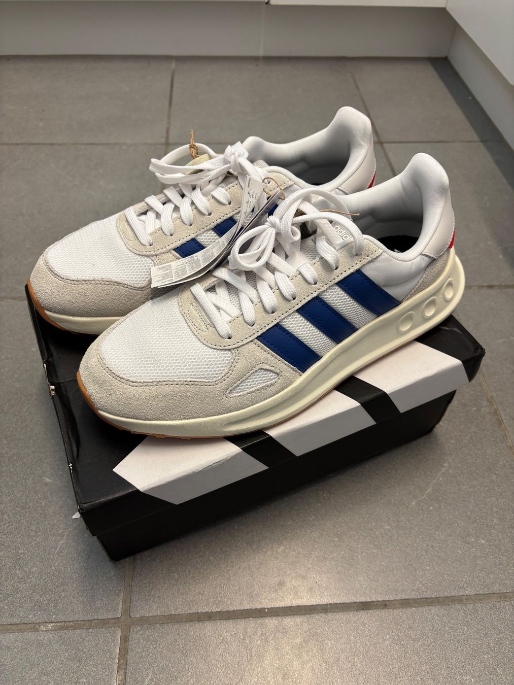 Adidas Herrenschuhe: Adidas Sneakers – Neu und originalverpackt aus Zürich von mc__2kll