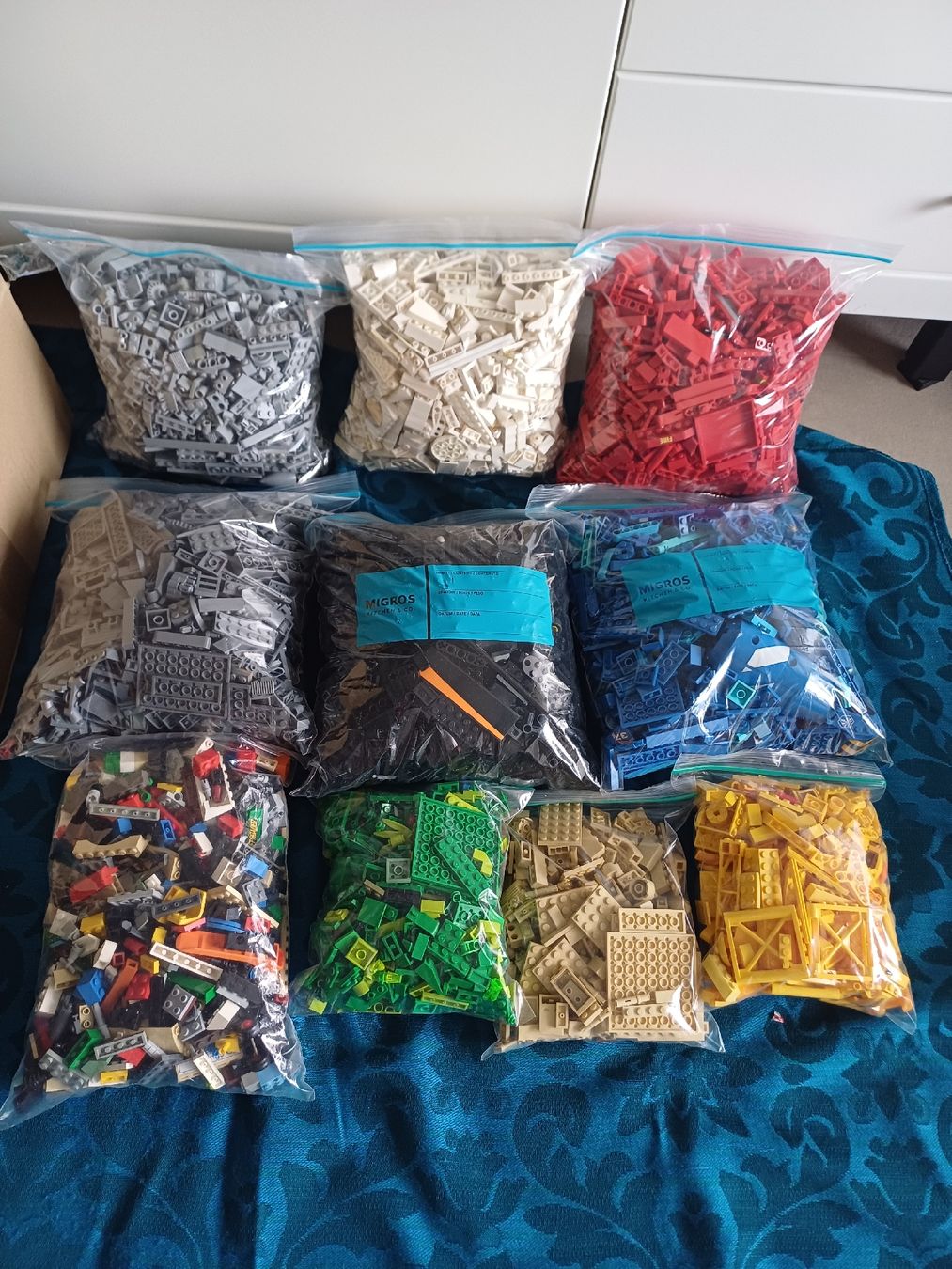 Lego Baukästen: 9.5 kg lego diviso per colori – Gebraucht aus Minusio von ele_gp89