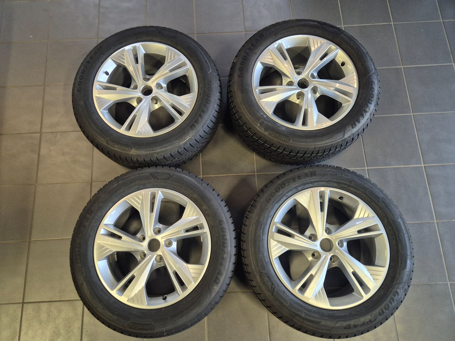 Audi Pneus & Kompletträder: Winterräder 19" Audi Q6 E-Tron – Neu (gemäss Beschreibung) aus Winterthur von WEWi-Ersatzteile