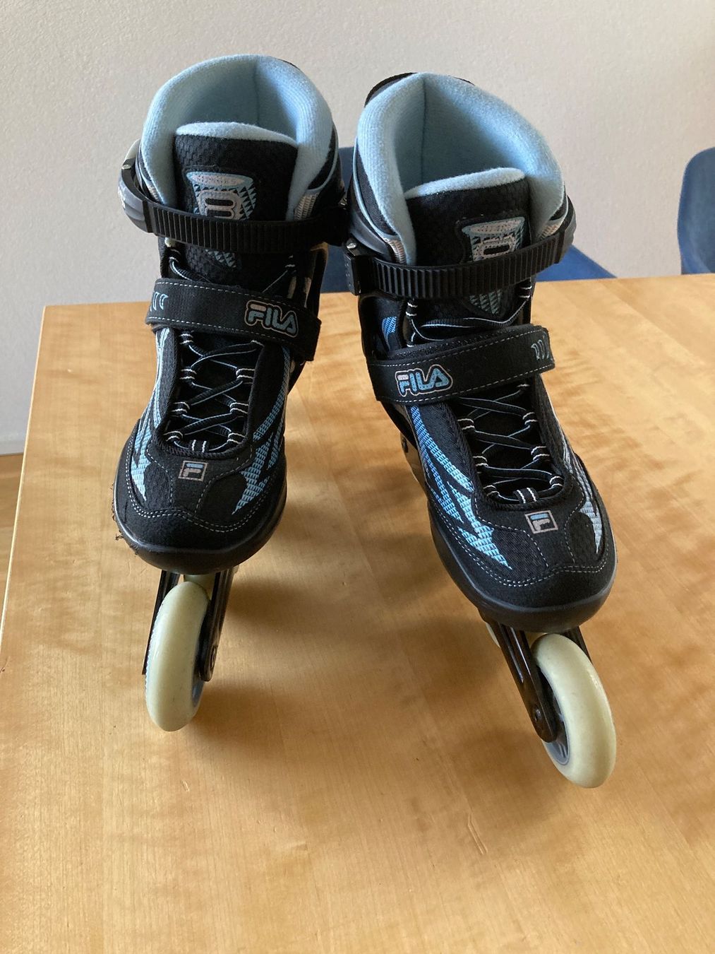 Fila Pattini in linea & Pattini a rotelle: Inline Rollers der Marke FILA - blau schwarz – Usato da Boudry venduto da Igiam 3