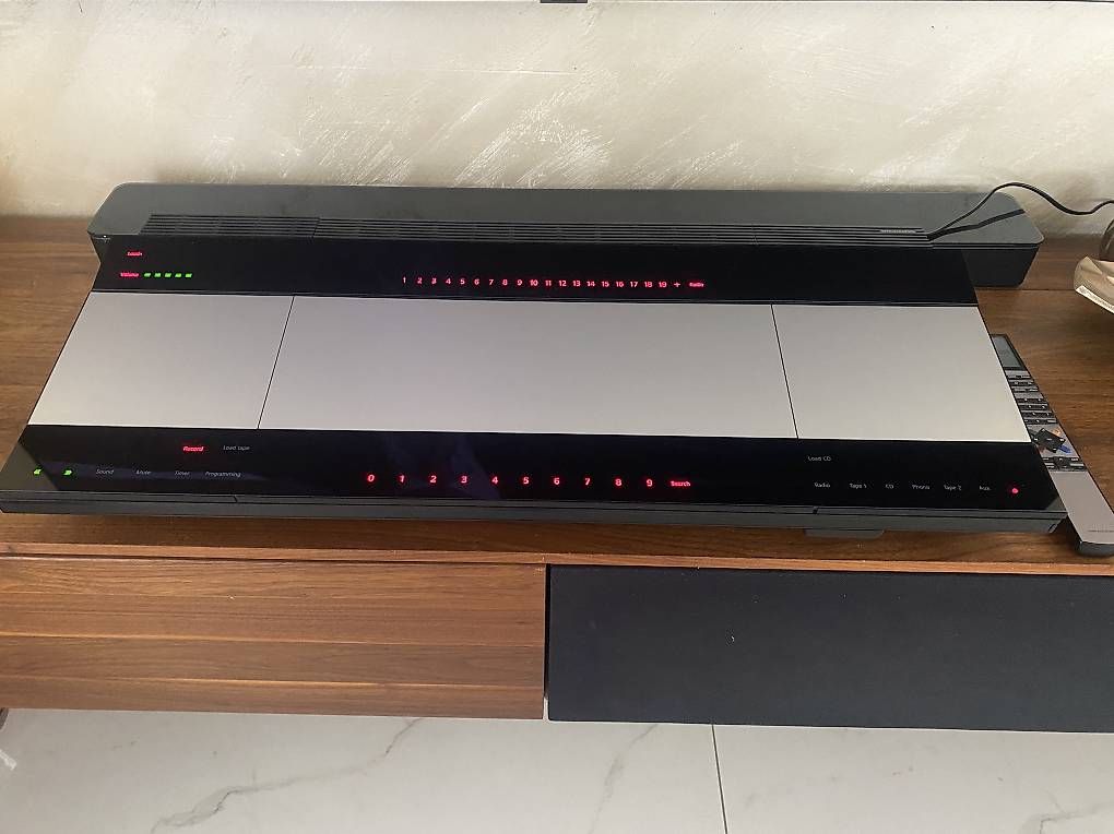 Bang & Olufsen Sistemi audio & multimediali: Bang & Olufsen BeoCenter 9300 – Usato da Buchs Ag venduto da slj_hbb7 2